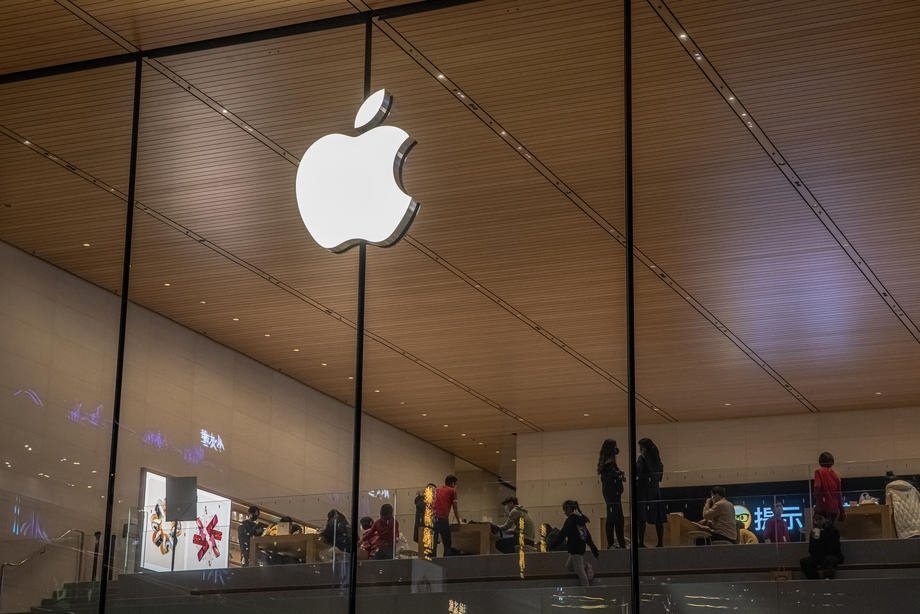 Record Breaker: Apple becomes 1st company to hit $3trn market value